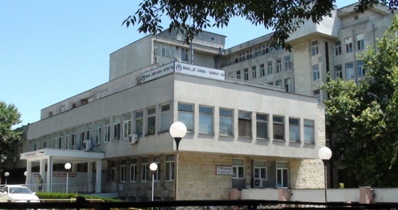 Млад мъж е паднал от петия етаж на блок на