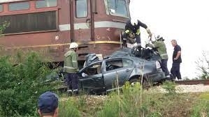 Влак удари автомобил на жп прелез във Великотърновско съобщиха от полицията Инцидентът е