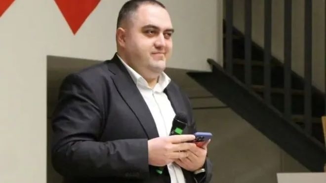 Арестуваният директор на 138 о Средно училище за западни и