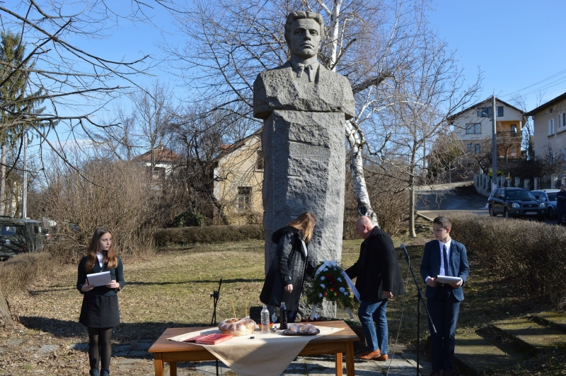 Всеки народ има своите герои Във вековната история на България