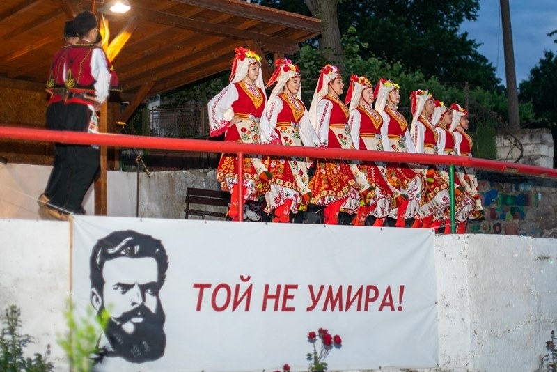 С тематична музикално поетична и фолклорна програма официално бяха открити Ботевите