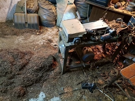 Митнически служители разкриха цех за производство на акцизни стоки