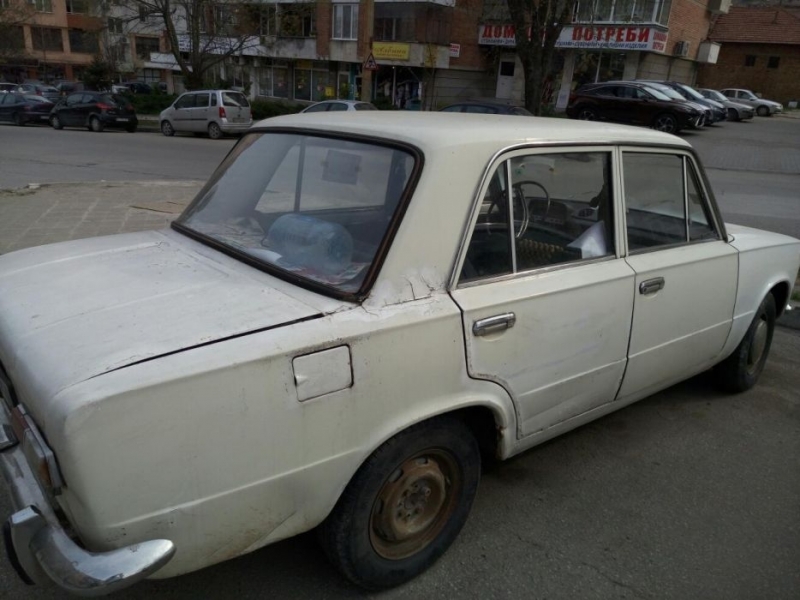 Неизвестен любител на возилата от ерата на социализма задигнал лек