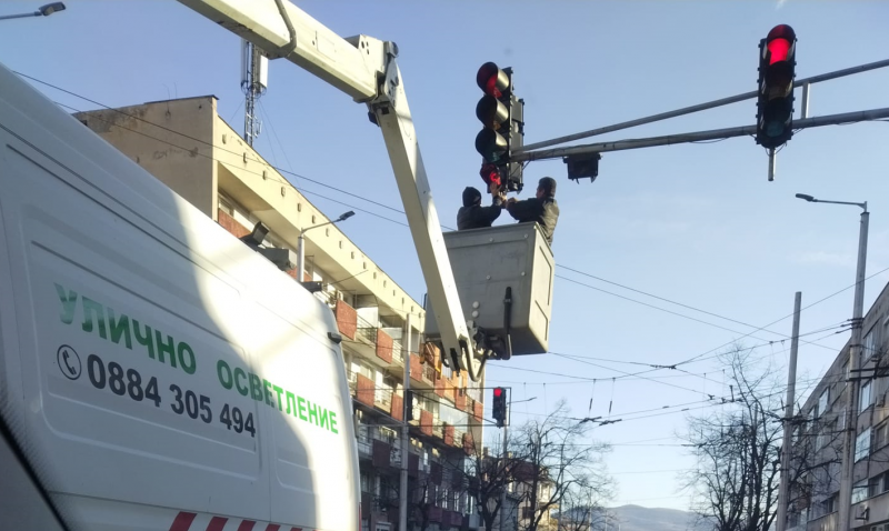 Поправен е счупеният светофар във Враца видя агенция BulNews Припомняме че
