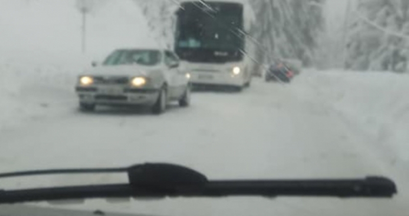 Обилен сняг и непочистени пътища Така започна деня за голяма