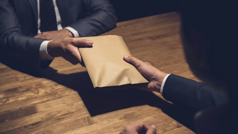 В Търговище задържаха съдия докато получава подкуп съобщава БНТ Магистратът е