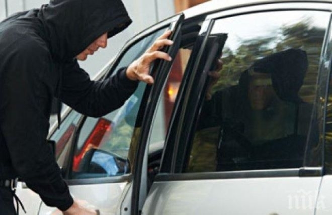 Крадец сви мъжка чанта с документи и пари от бус