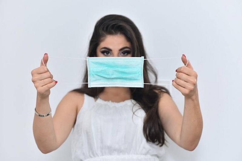 Американският щат Калифорния връща задължителното носене на маски на всички