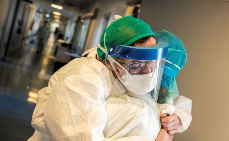 Тридесет и четирима лекари от Окръжната болница в град Сучава