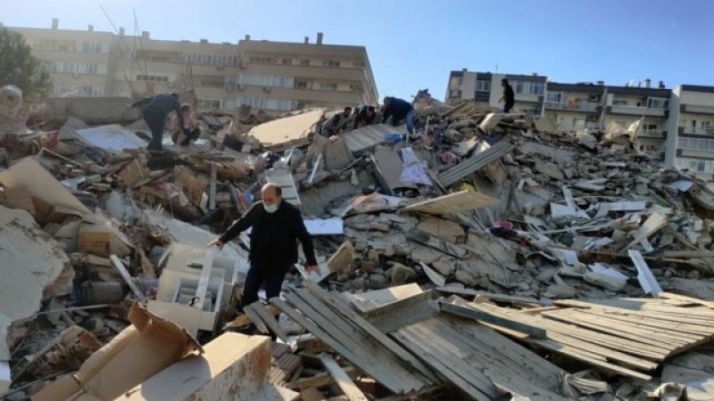 Продължават спасителните операции и търсенето на оцелели след тежкото земетресение
