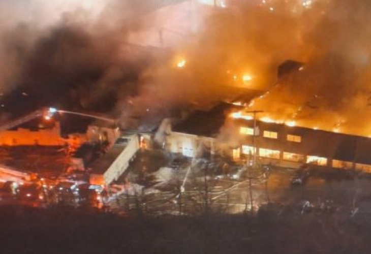 Пожар горя в складовите помещения на фабрика за производство на ковчези в
