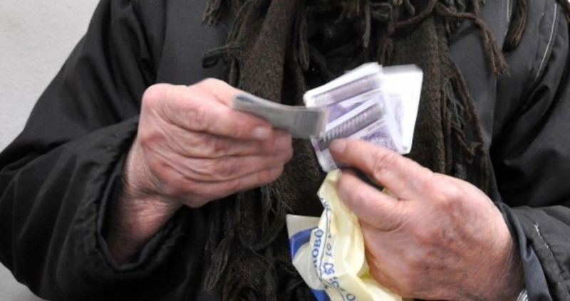 Изплащането на декемврийските пенсии започва в страната от днес и