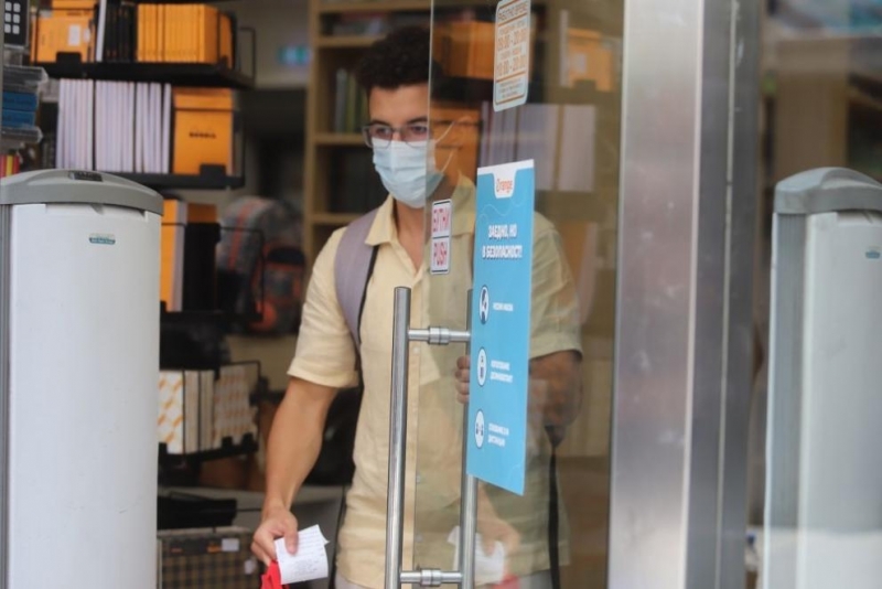 От днес защитна маска за лице ще трябва да бъде