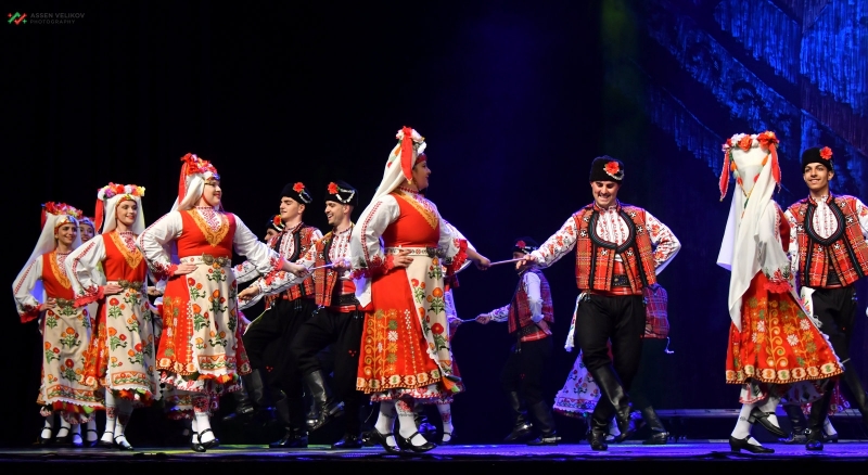 Фолклорен танцов ансамбъл Мездра“ спечели специалната награда на Асоциацията на