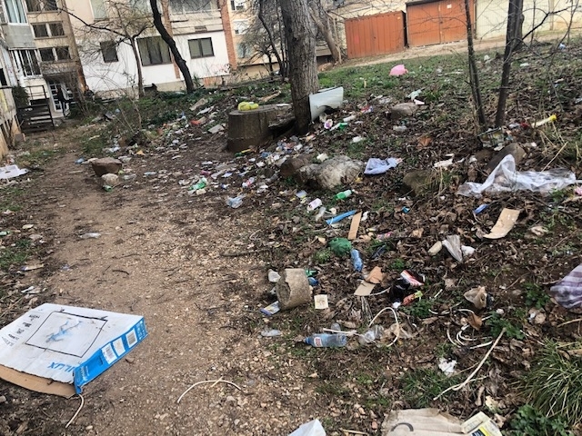 Ученици са превърнали междублоково пространство в центъра във Враца в