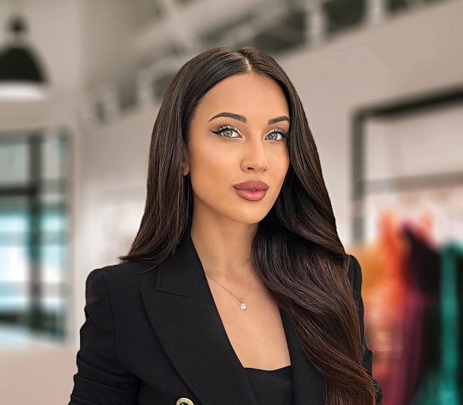 Рокля на ломската дизайнерка Деси Тошева грейна на червения килим