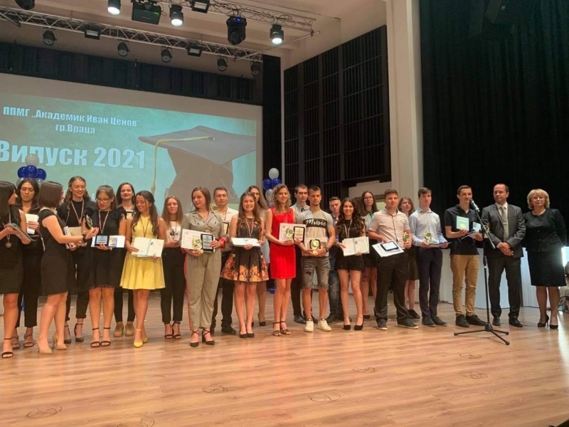На тържествена церемония 151 възпитаници на ППМГ Акад Иван Ценов