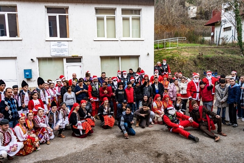 Дни преди Рождество Христово представители на Български мотористи Кан Аспарух