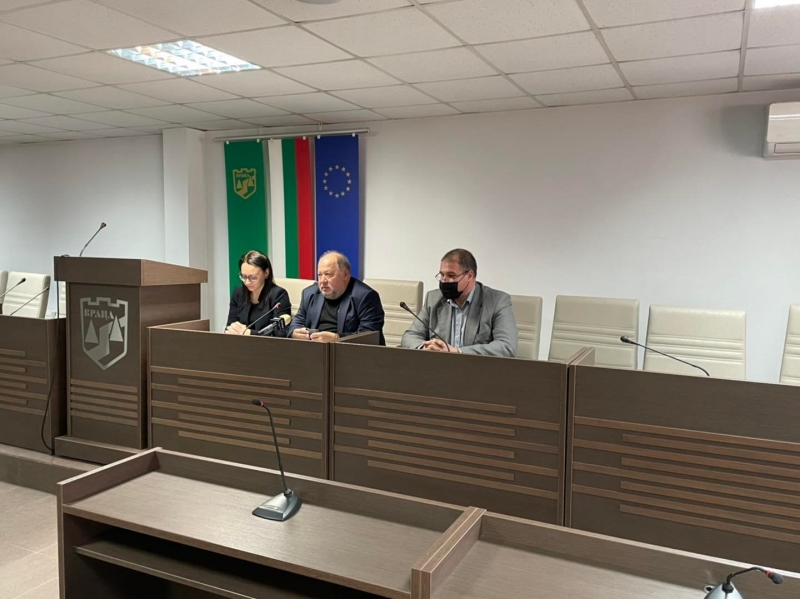 Проектът за цялостното обновяване на сградата на Регионалната библиотека във