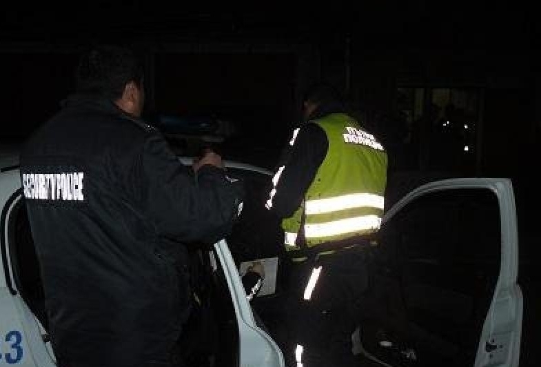 Служители на реда са хванали двама пияни шофьори да управляват