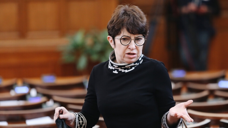 Депутатът от Продължаваме Промяната Рена Стефанова ще се откаже от