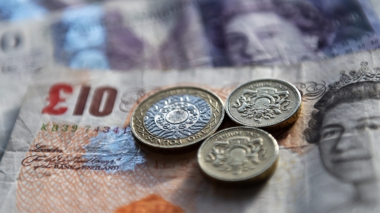Британската лира се срина до 28 месечно дъно спрямо щатския долар
