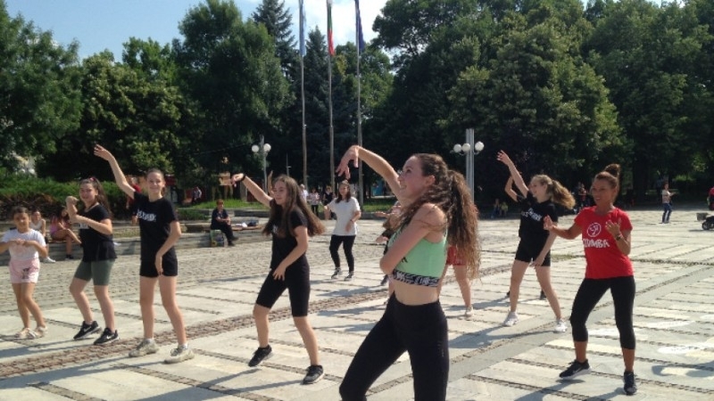 Събитието се проведе на централния площад Свобода и в него