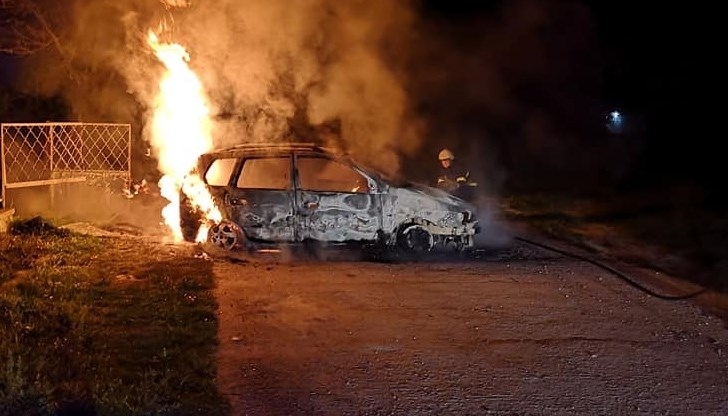 Лек автомобил БМВ е бил запален в Монтана съобщиха от