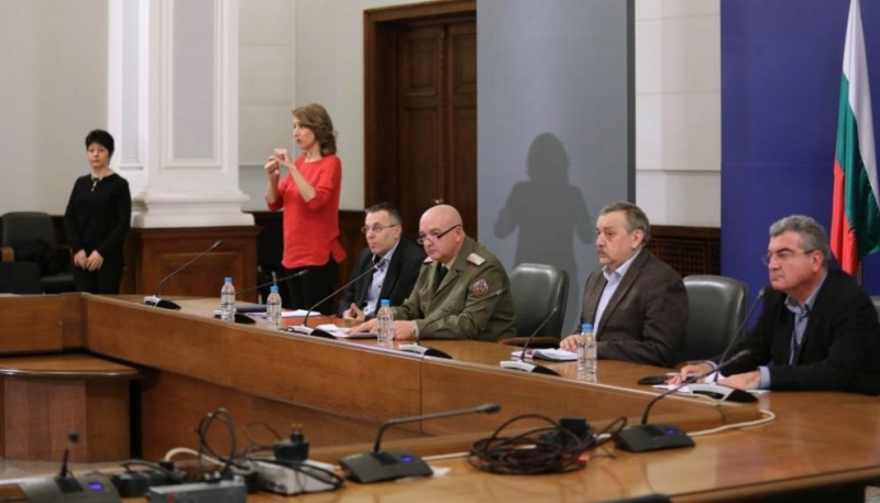 17 годишен младеж е заразил 7 свои съученици с коронавирус заявиха