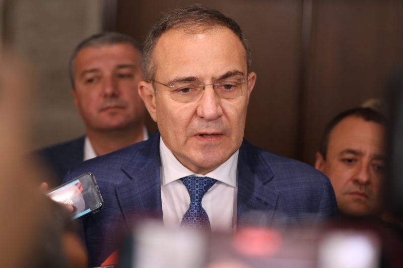 Средната работна заплата за страната ни през второто тримесечие на 2025 г. е 2572 лв.