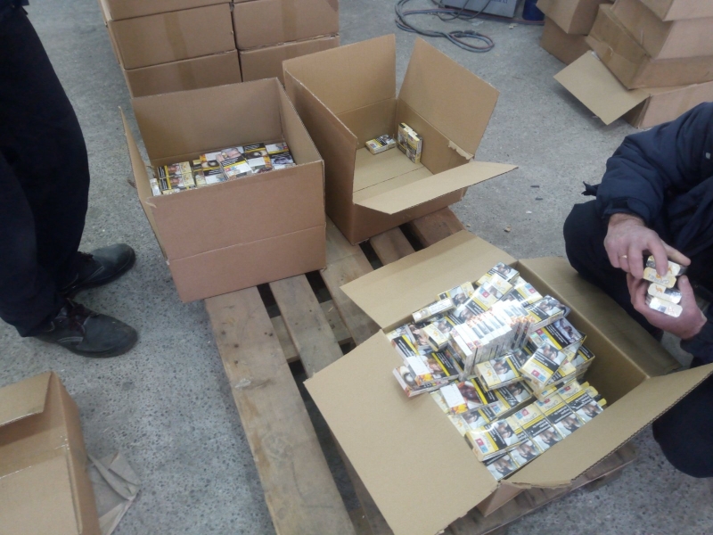 9080 кутии 181 600 къса цигари облепени с български акцизен