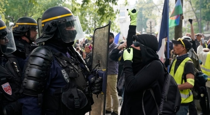 Спорадични сблъсъци избухнаха по време на 30 ия пореден уикенд на