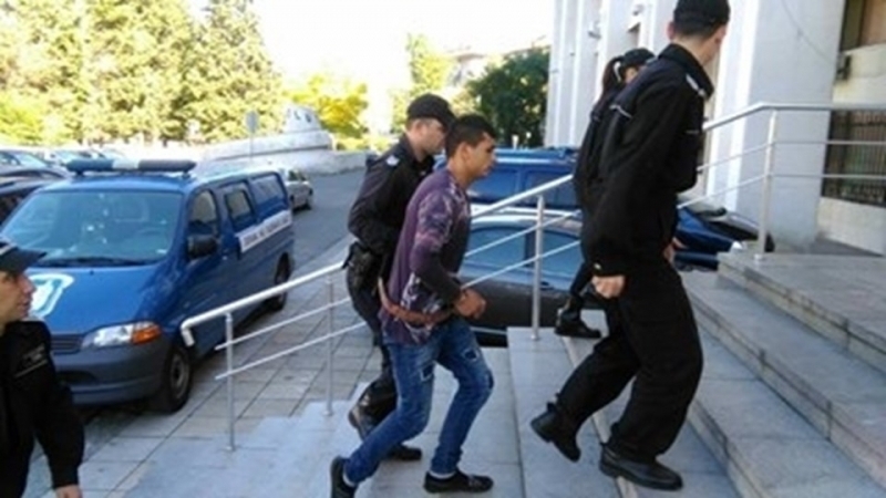 Младежи са опитали да надхитрят полицаи във Враца научи агенция