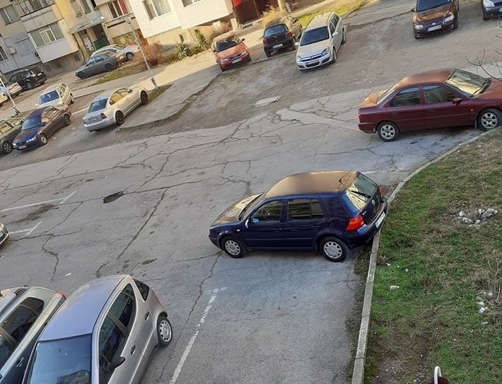 Врачани станаха свидетели на поредното нагло паркиране в града Безобразното