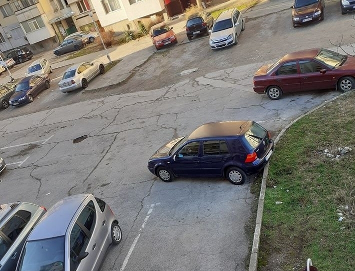Врачани станаха свидетели на поредното нагло паркиране в града Безобразното