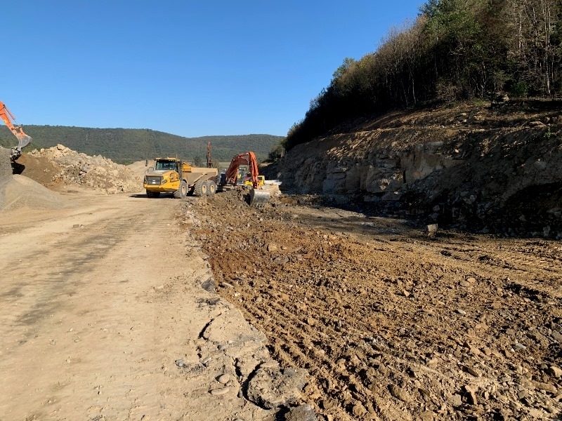 Старият международен път Е 79 между Ботевград и Мездра на практика