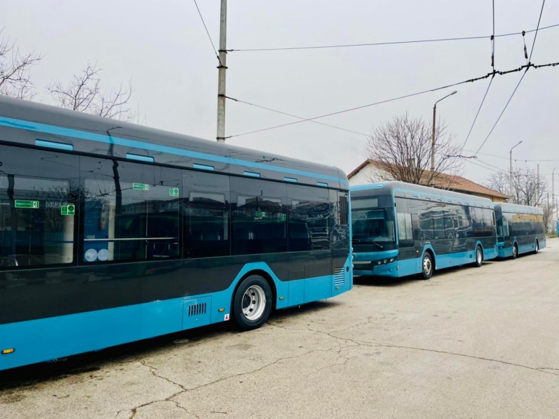 Днес пристигнаха 9 от общо 13 нови превозни средства за