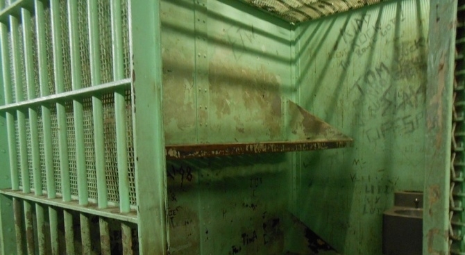 Индийската полиция арестува вчера католическия епископ Франко Мулакал който ръководи