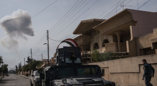 Най малко 31 души са загинали след ракетни удари срещу джамия