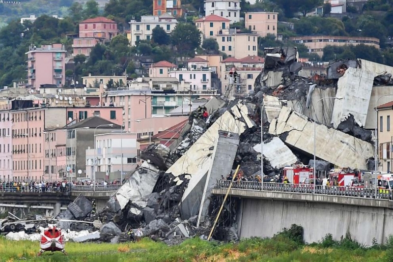 До 20 души остават в неизвестност след срутването във вторник на мост в Генуа предаде