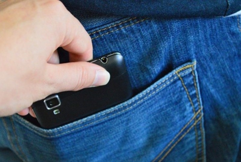 Непълнолетен задигна телефона на свой връстник в Бяла Слатина съобщиха