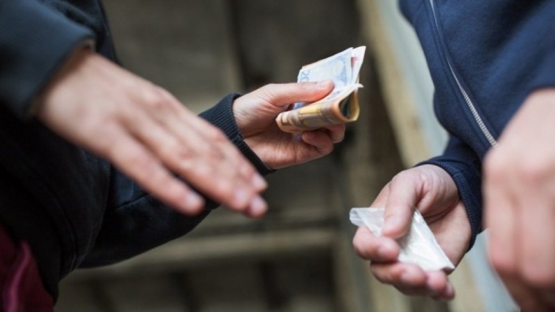 Двама души са арестувани след като полицията устроила засада на