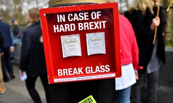 Некомпетентността и безотговорността на британските политици вече е очевидна а