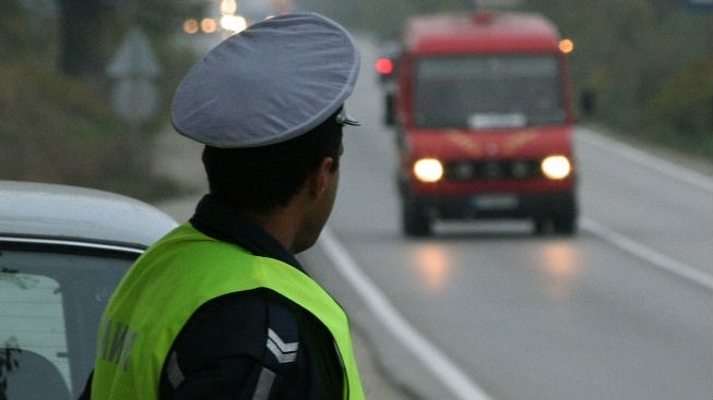 Полицаи са хванали шофьор без книжка зад волана на камион