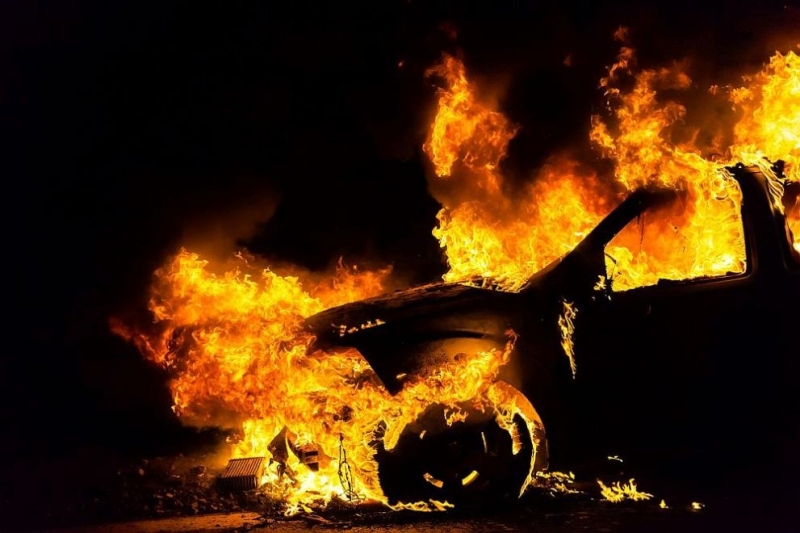 Запалиха колата на младеж от Монтанско съобщиха от МВР в