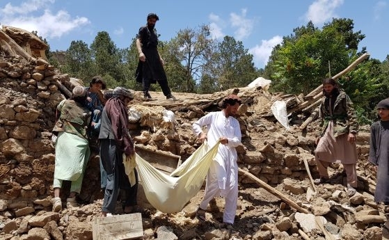 След опустошителните земетресения които разтресоха Западен Афганистан на 7 ми октомври
