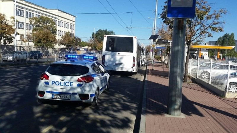 Шофьор на автобус е откаран с травми в болница след