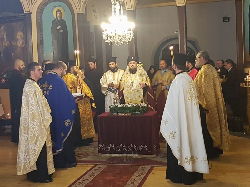 Стотици врачани днес се събраха в митрополитския храм “Св. Николай
