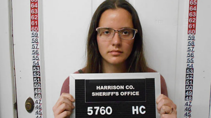 22 годишна учителка по физическо възпитание и треньорка по крос Кориса