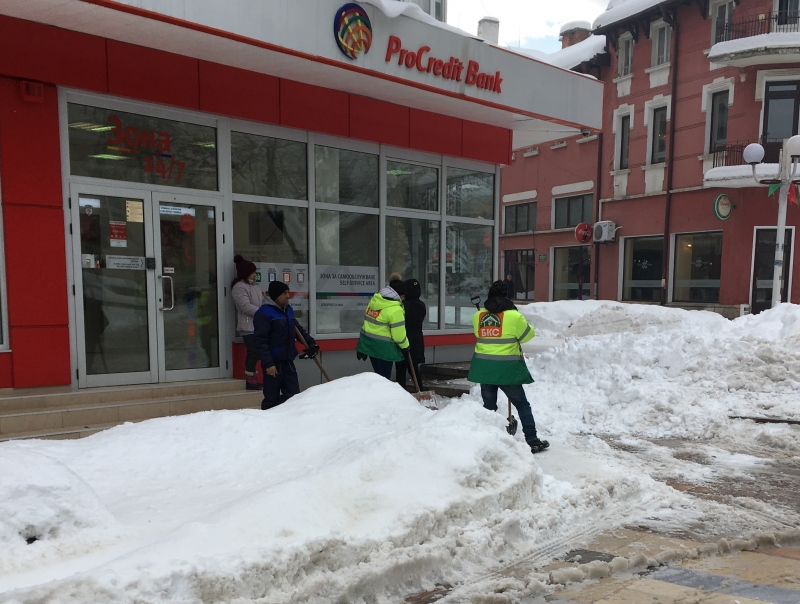 Ето ги гордите наследници на Мистър Сенко Това са работниците